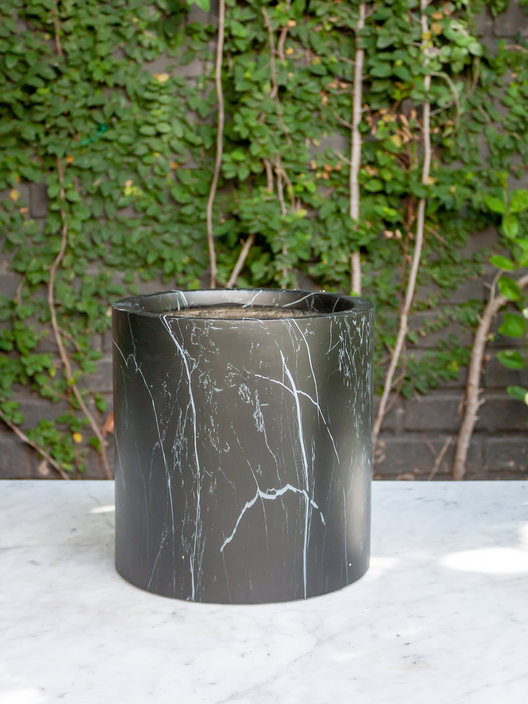 Nórdico Negro L (Macetero de Cerámica)