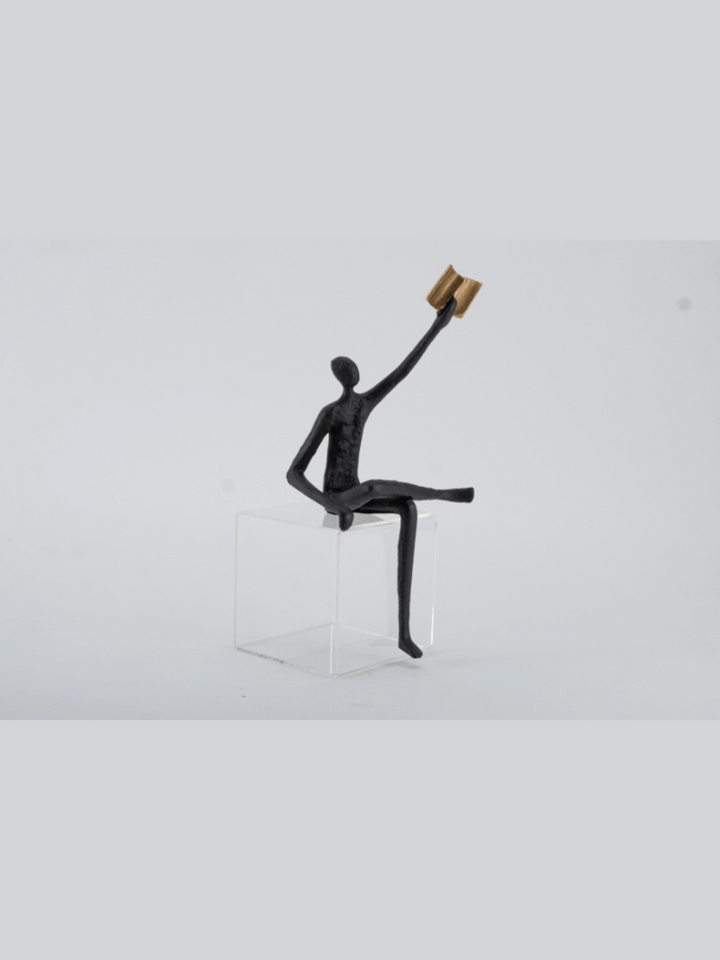 Escultura Hombre Lector 26x20x52 cm