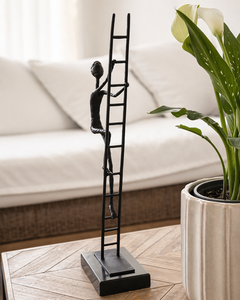 Escultura Hombre en la Escalera 18x10x53