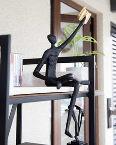 Escultura Hombre Lector 26x20x52 cm