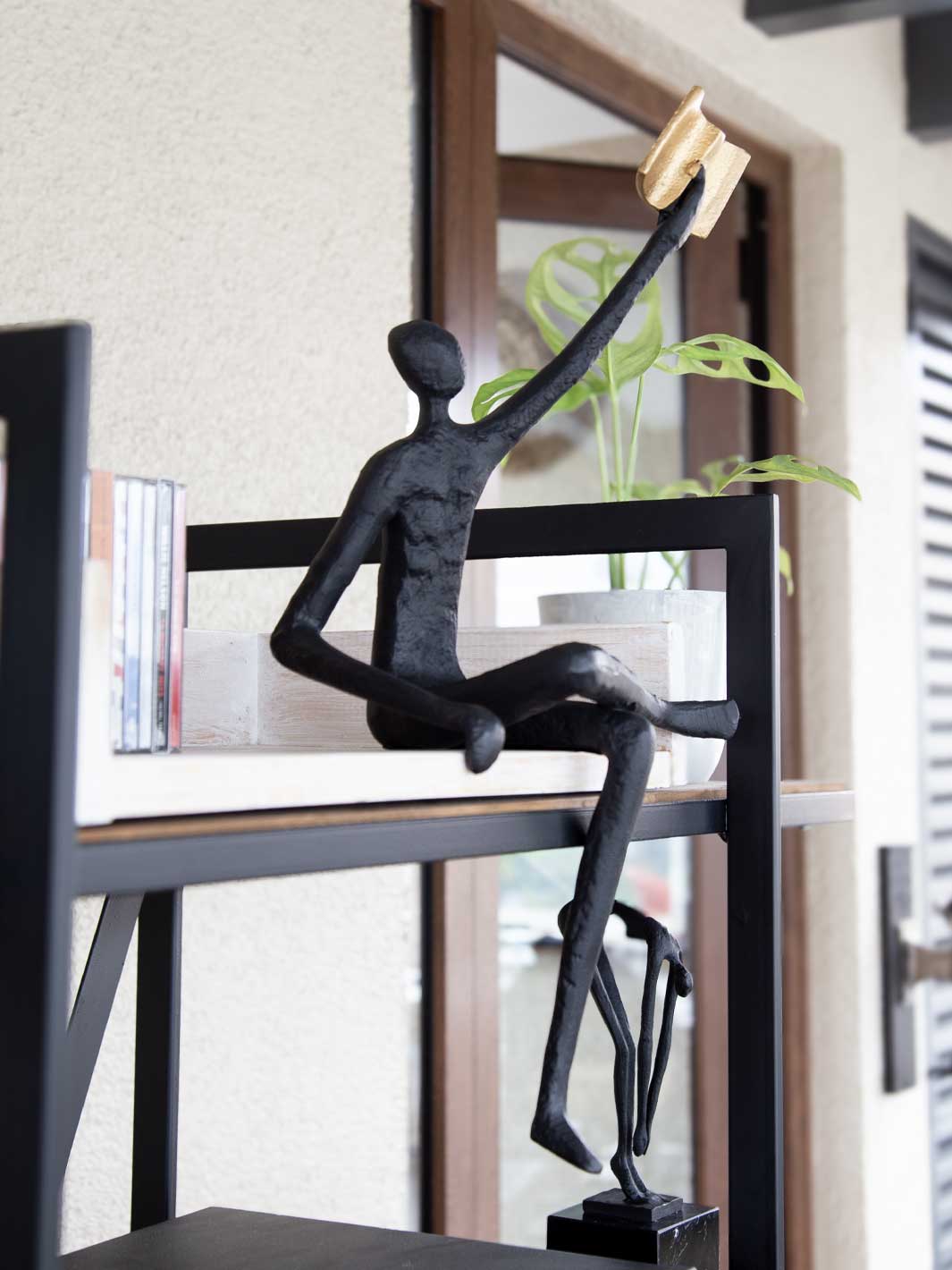 Escultura Hombre Lector 26x20x52 cm