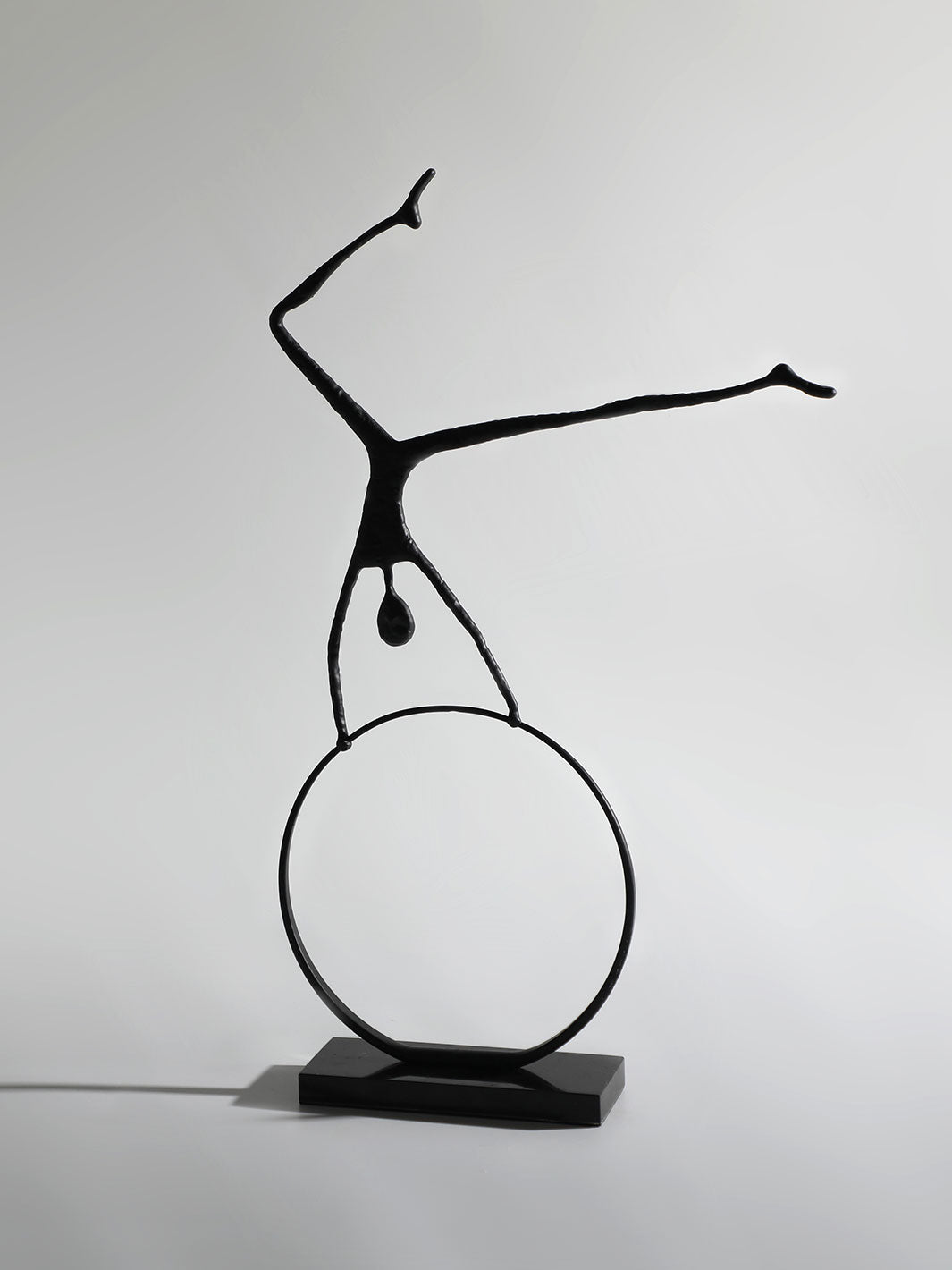 Escultura Hombre en la Rueda 40x8x60 cm