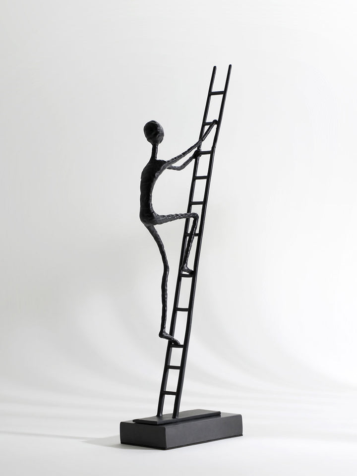 Escultura Hombre en la Escalera 18x10x53