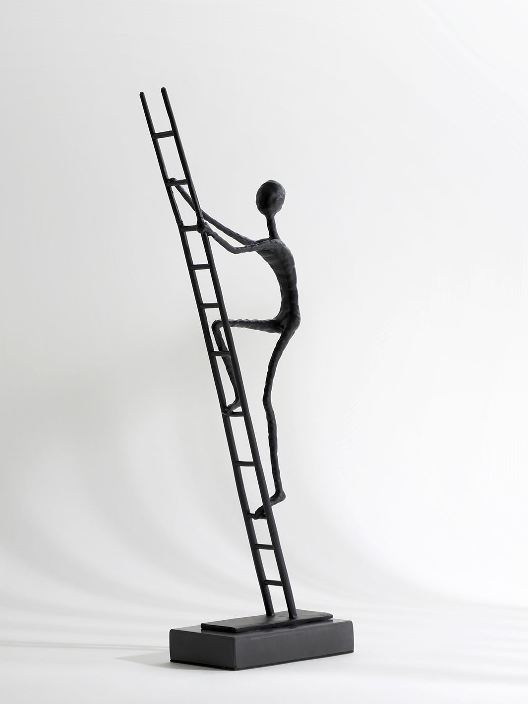 Escultura Hombre en la Escalera 18x10x53