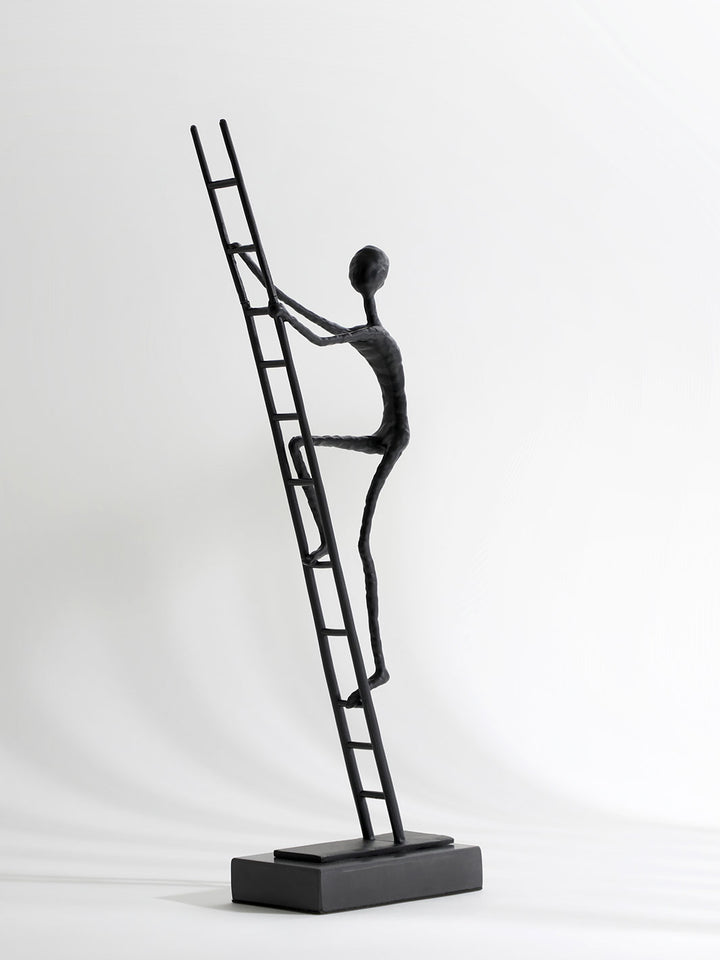 Escultura Hombre en la Escalera 18x10x53